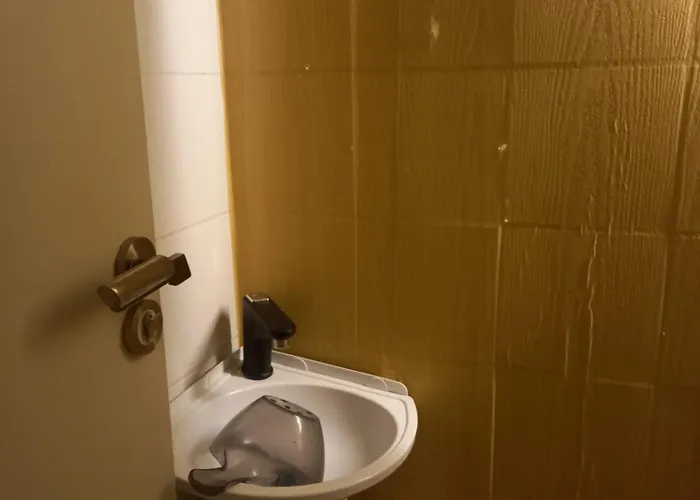 Hotel Refuge Unit In Eastwood Manila
